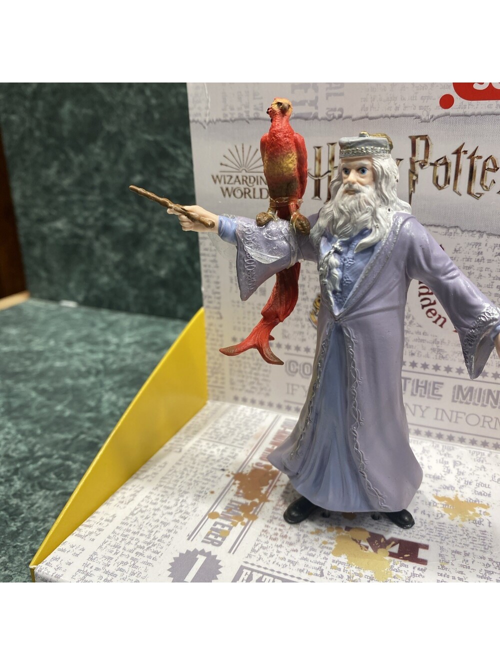 Schleich Harry Potter Dumbledore And Fawkes Figure NEW 42637
